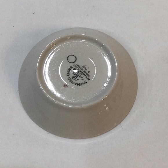 Monkey bowl trimmed in gold, Made in the Shenango Valley, Pennsylvania USA - Picture 3 of 4